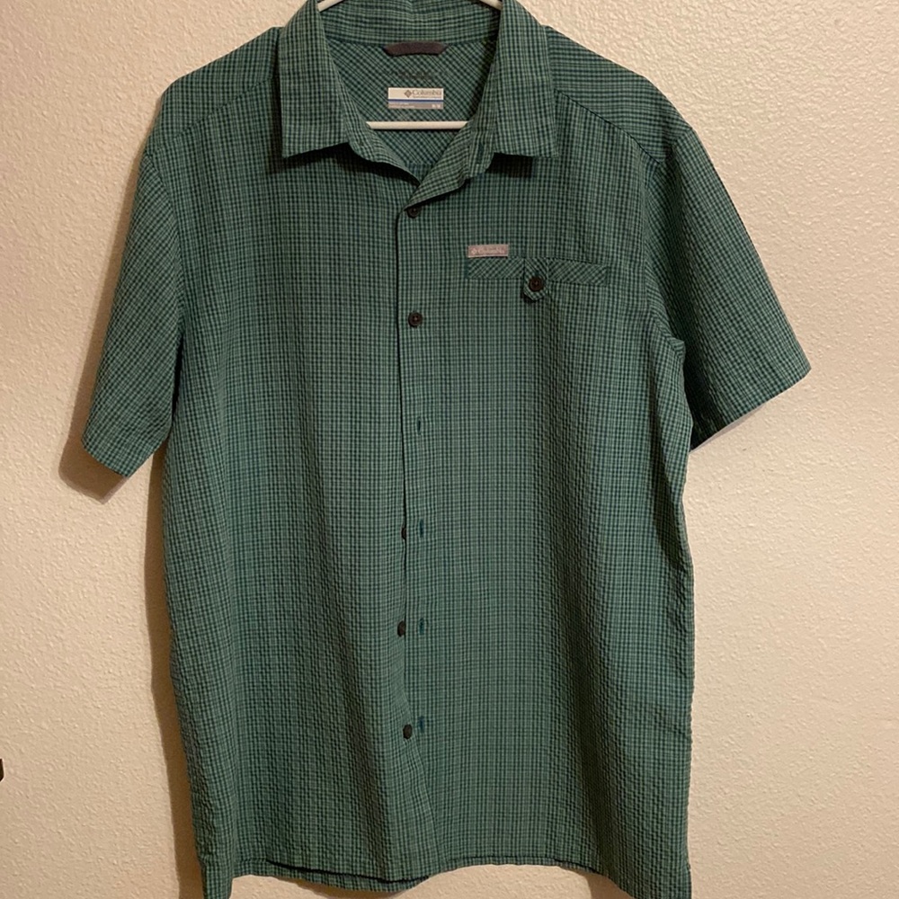 Men’s casual shirt sleeve button down shirt